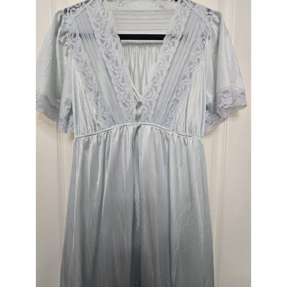 Vintage Val Mode 2 Piece Nightgown & Robe Set. Light Blue Lace -- Size Small